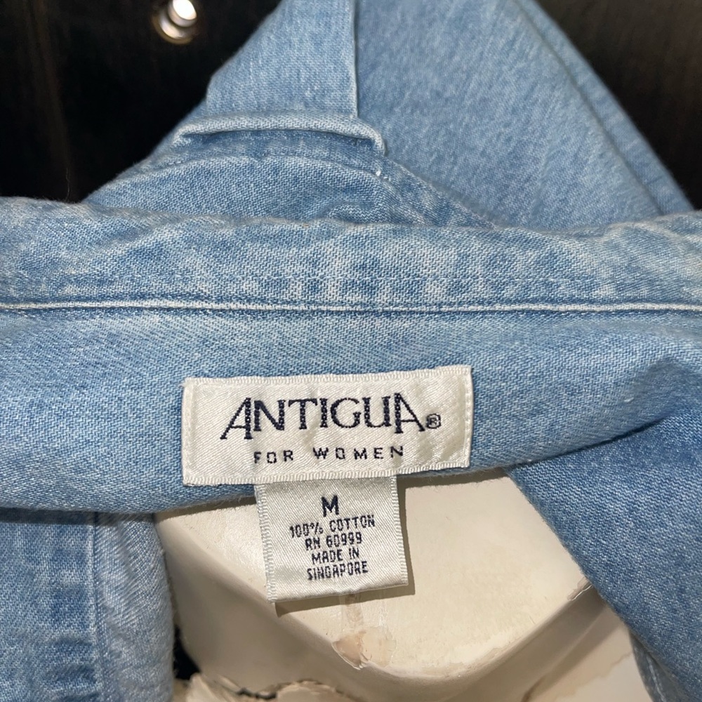 Dallas Cowboys Sleeveless Denim Shirt // Vintage Women’s Medium // Antigua - Picture 3 of 3